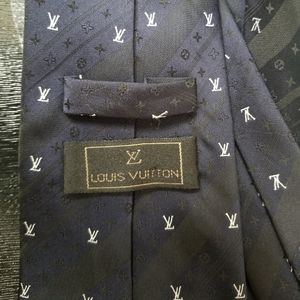 Louis vuitton monogram silk tie